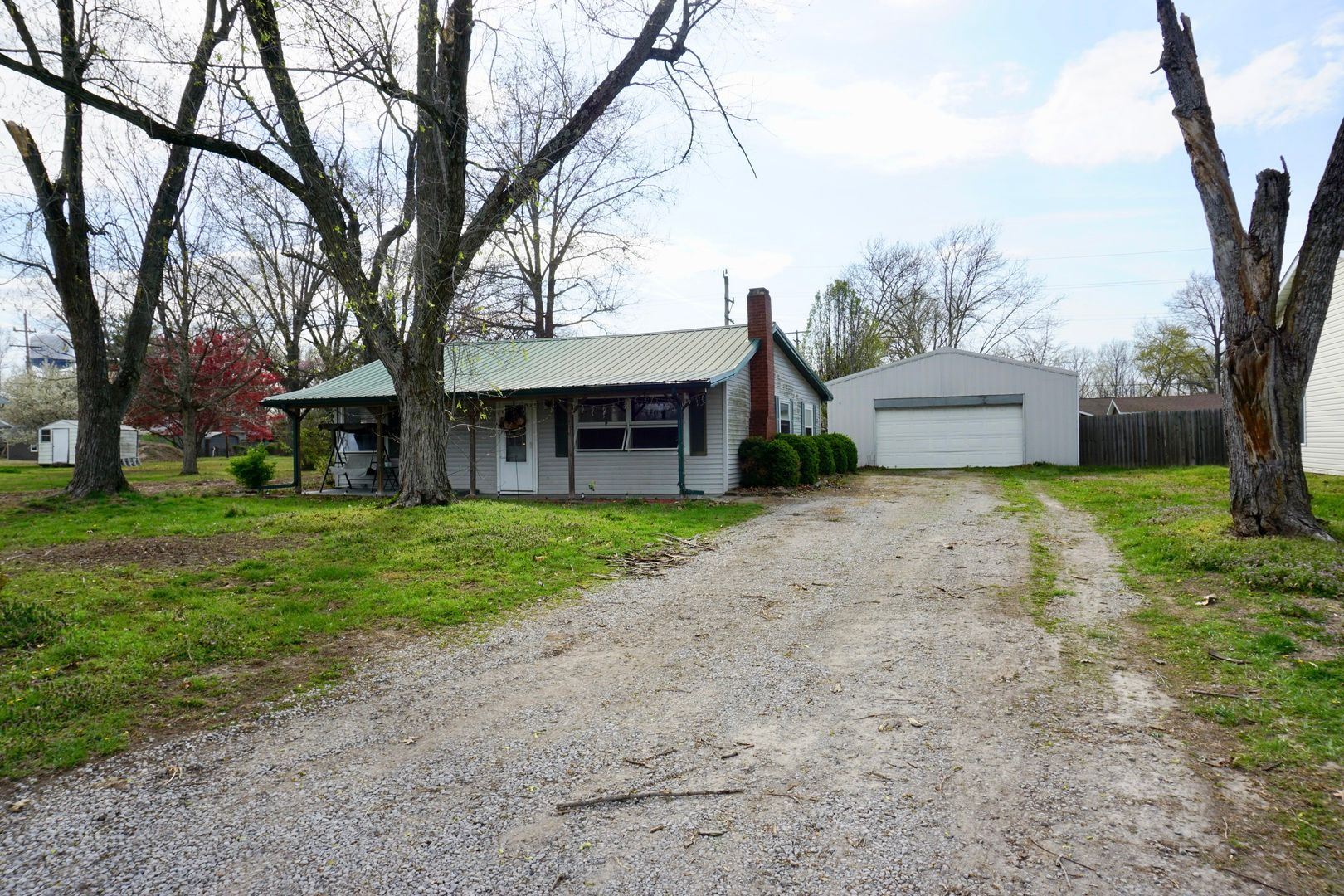 503 S 6th Street — Elkville, IL 62932