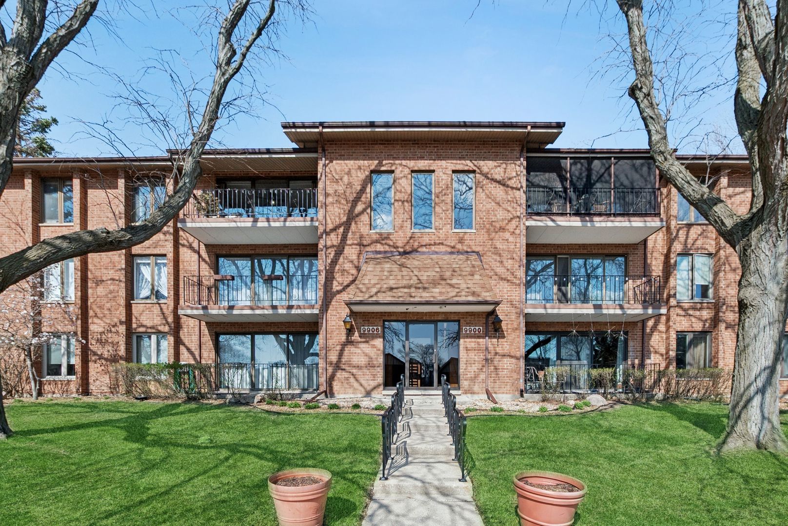 9906 Shady Lane #3SW — Orland Park, IL 60462