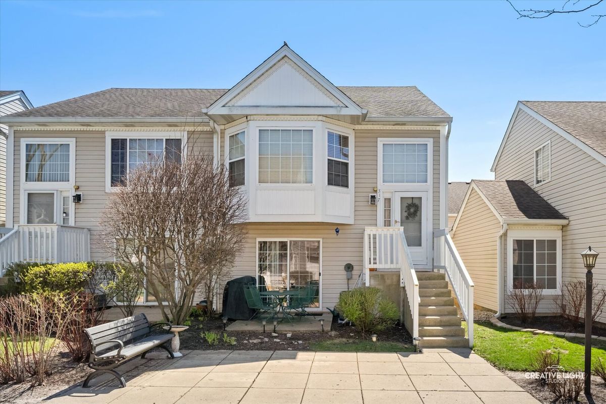 317 Hidden Creek Lane, North Aurora, IL 60542