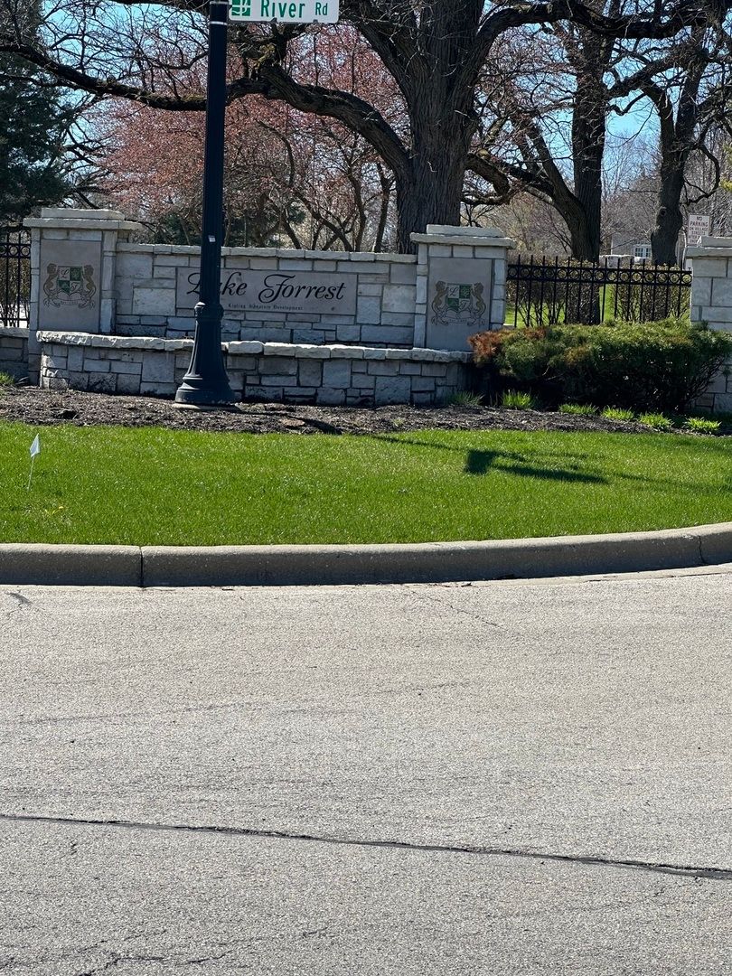 24863 Sterling Oaks Court, Shorewood, IL 60404