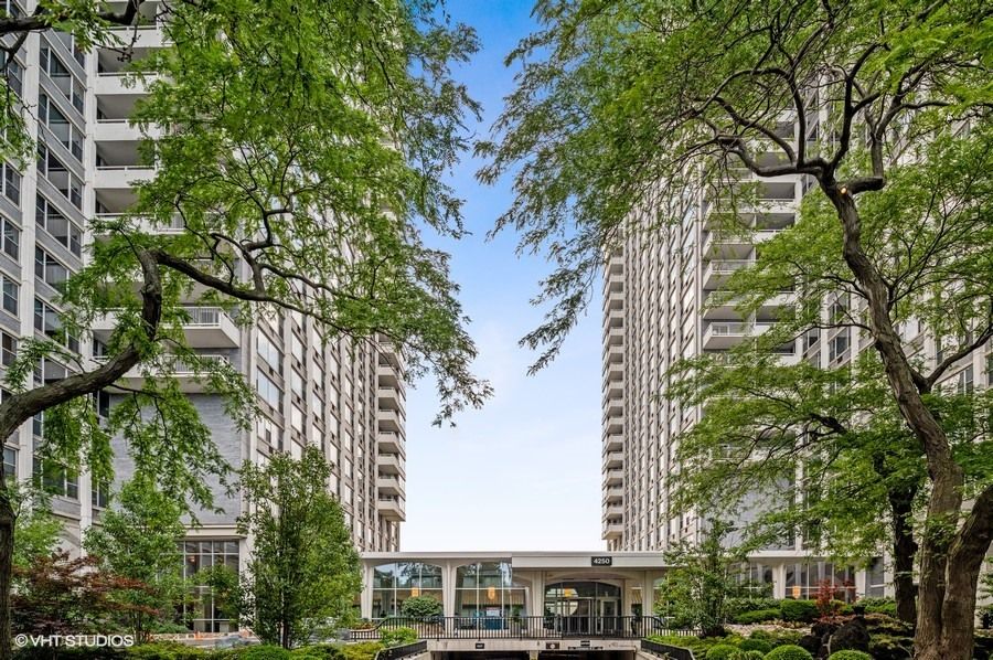 4250 N MARINE Drive #905 — Chicago, IL 60613