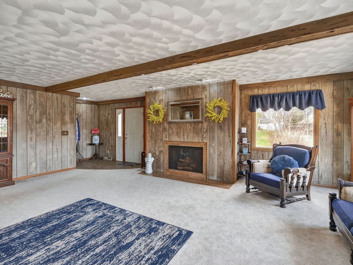 516 Crestview Drive, Sherrard, IL 61281