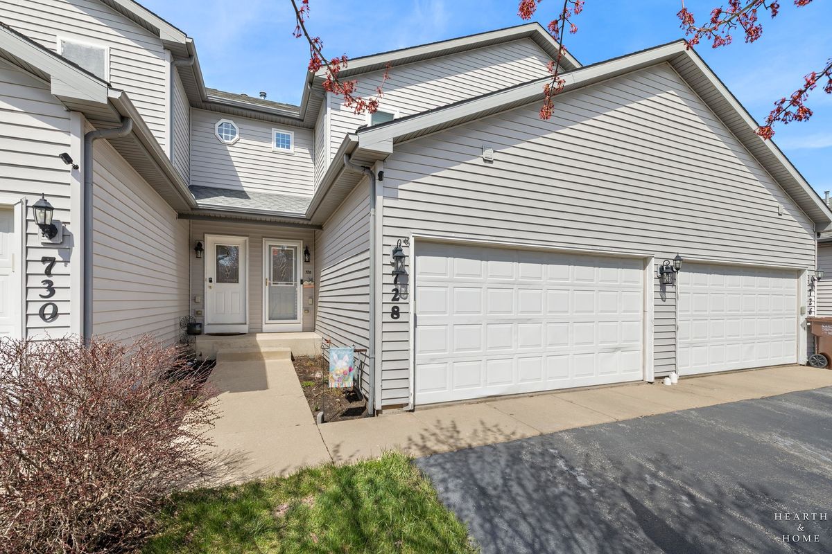 728 Carlisle Drive, Woodstock, IL 60098