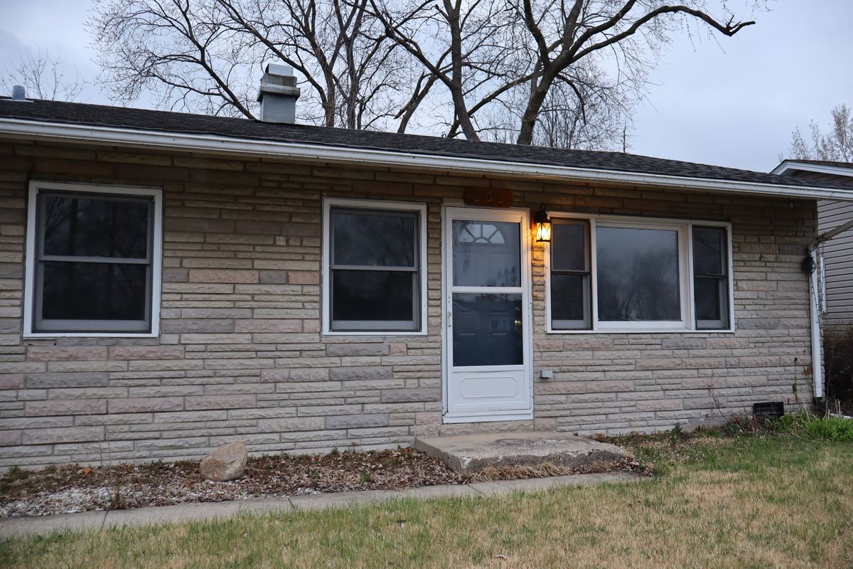 202 STREAMWOOD Boulevard, Streamwood, IL 60107