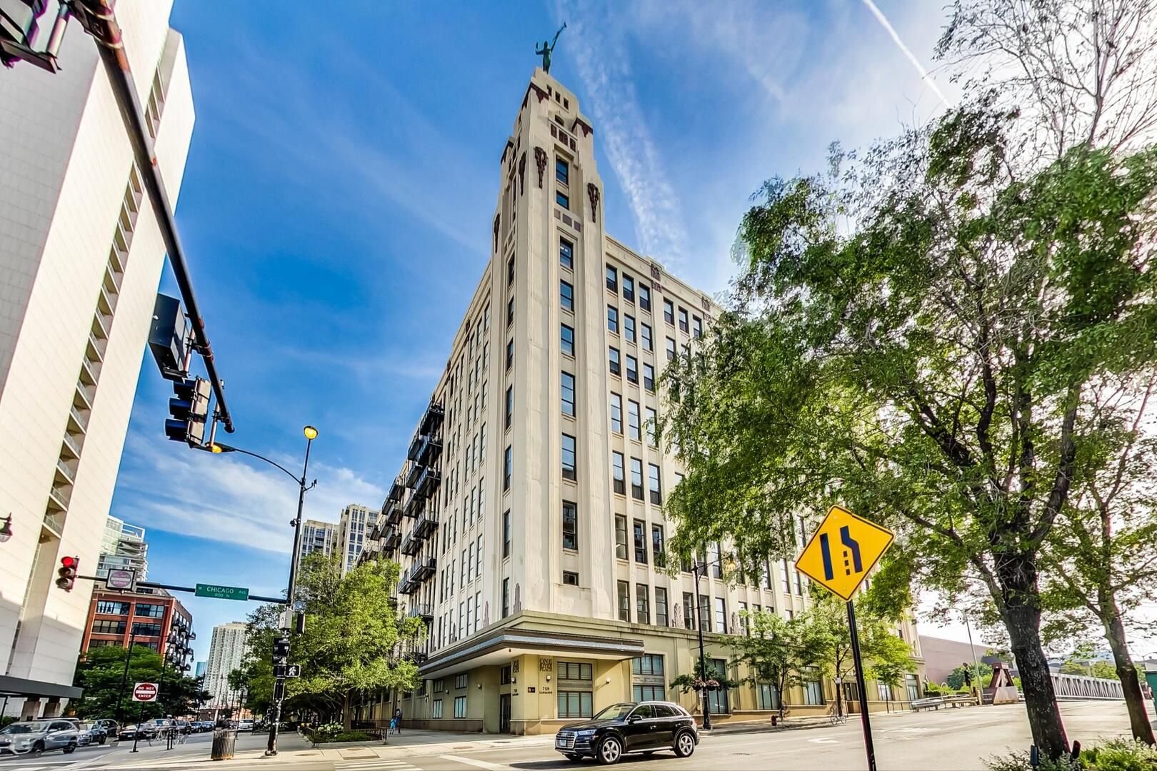 758 N LARRABEE Street #509 — Chicago, IL 60654