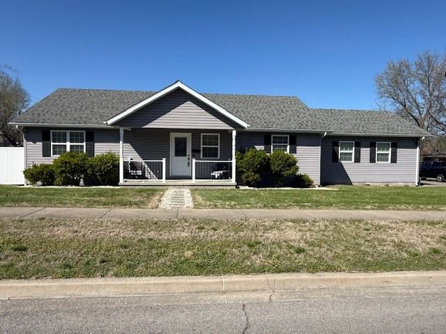 911 E Stotlar Street — Herrin, IL 62848