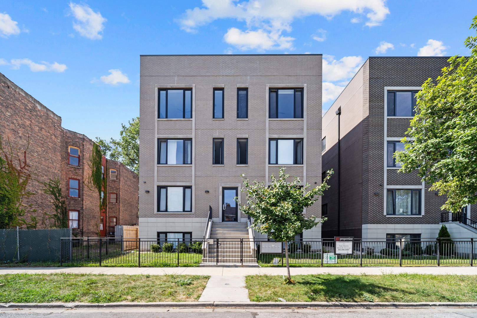 4816 S St. Lawrence Avenue #302 — Chicago, IL 60615