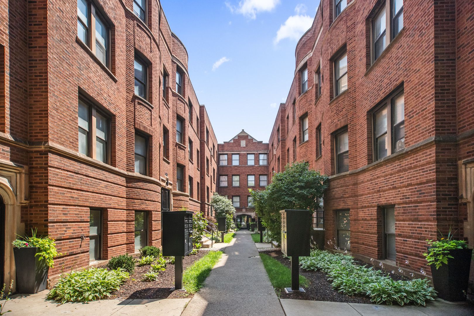 4523.5 S Drexel Boulevard #3W — Chicago, IL 60653