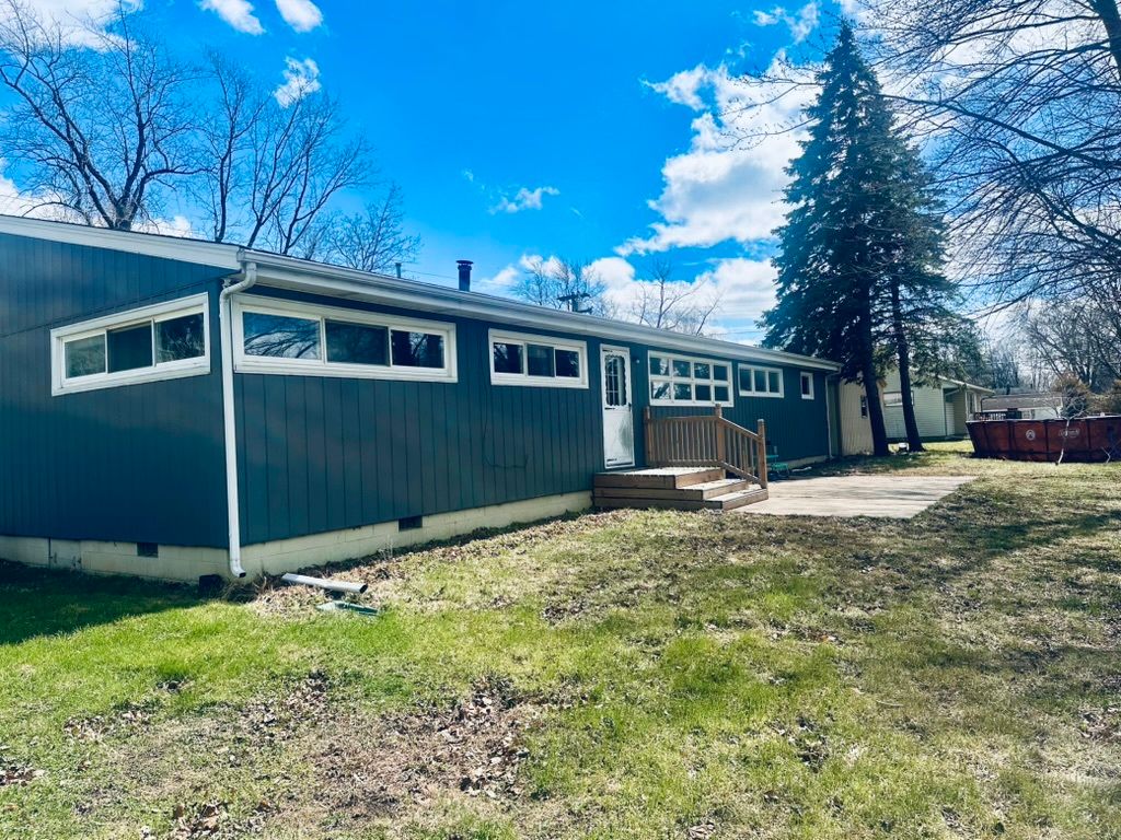 1111 N Bell Avenue — Pontiac, IL 61764