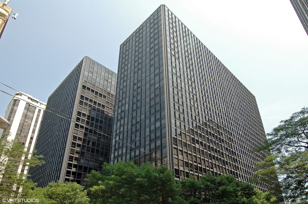 900 LAKE SHORE Drive, Chicago, IL 60611