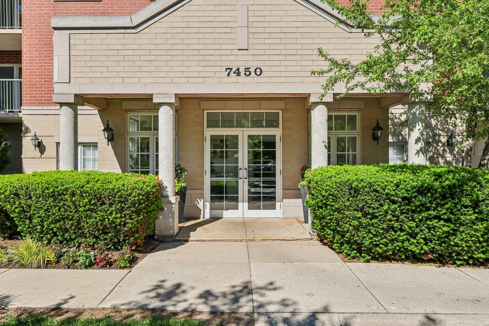 7450 N Lincoln Avenue #204 — Skokie, IL 60076