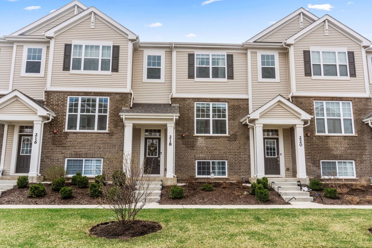 218 Timberleaf Circle, Roselle, IL 60172