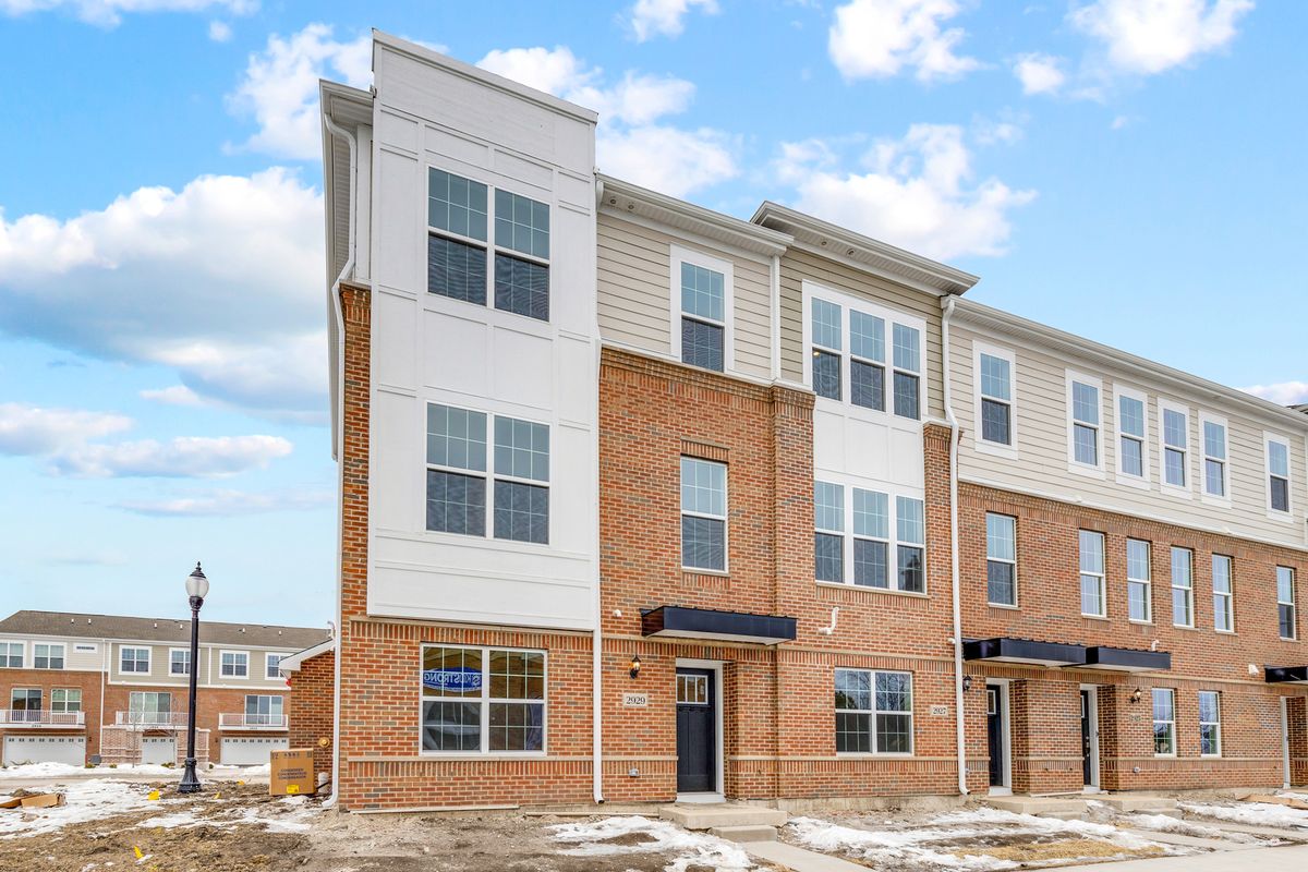 2929 SHOWPLACE Drive, Naperville, IL 60564