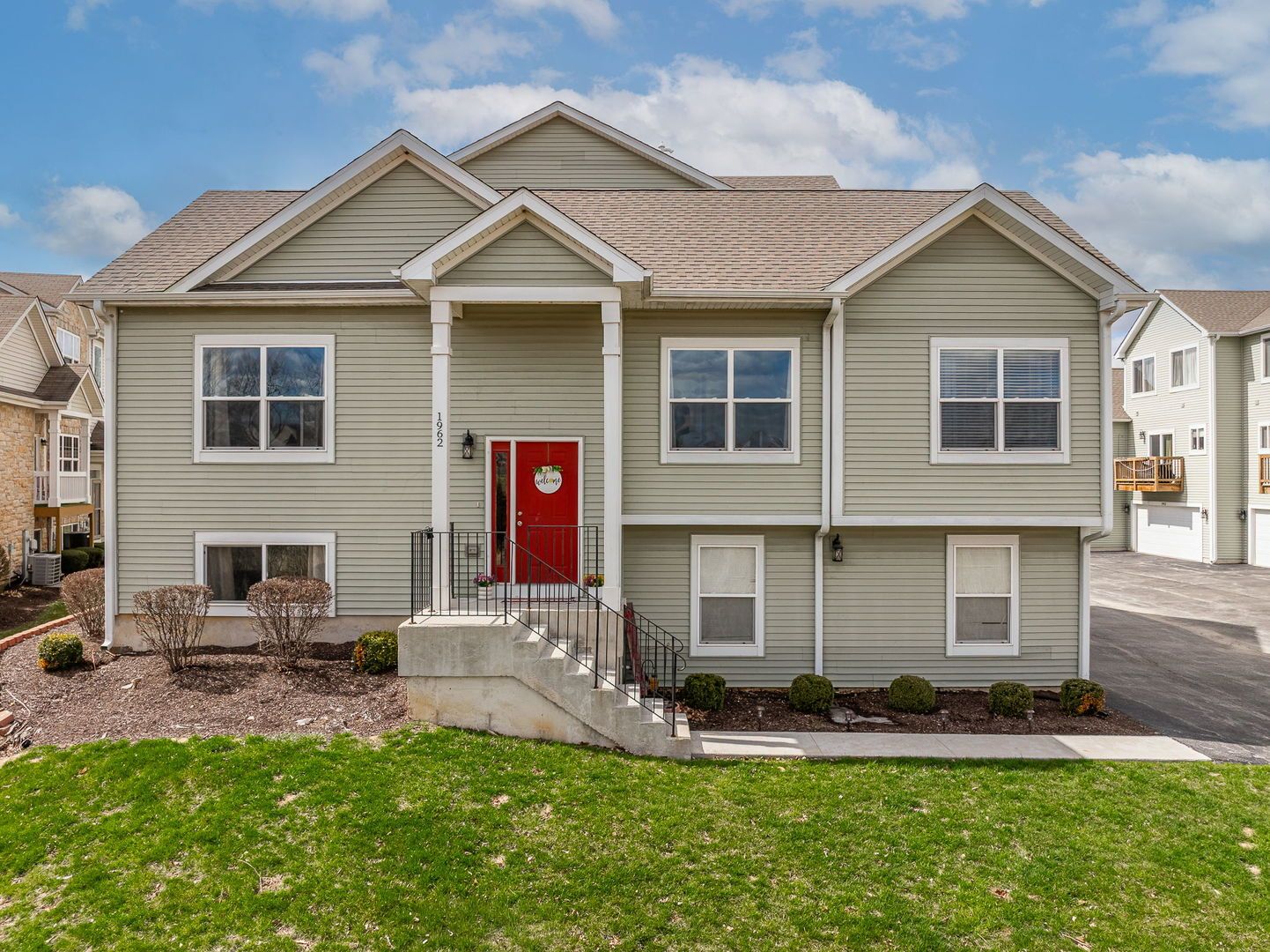 1962 Rena Lane — Yorkville, IL 60560