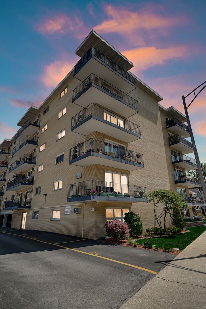 320 Circle Avenue, Forest Park, IL 60130