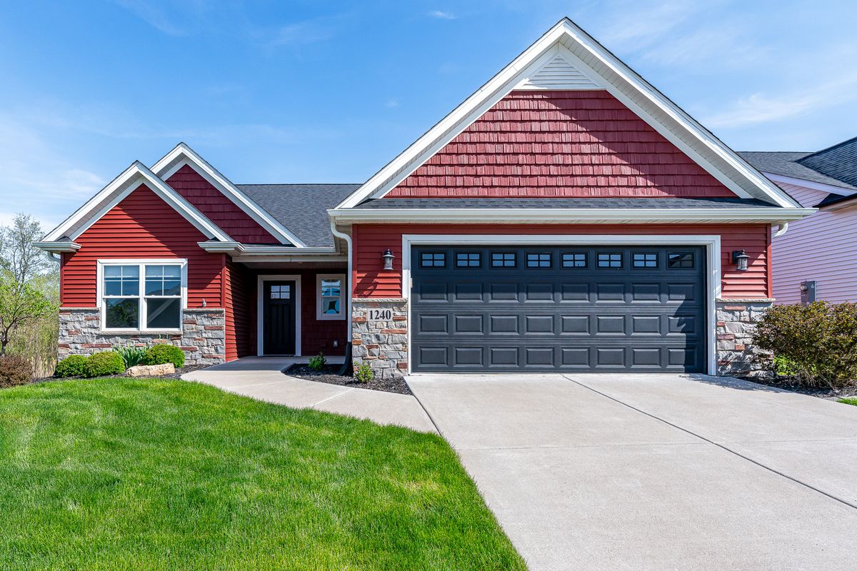 1240 Olde Brandy Lane, Davenport, IA 52807