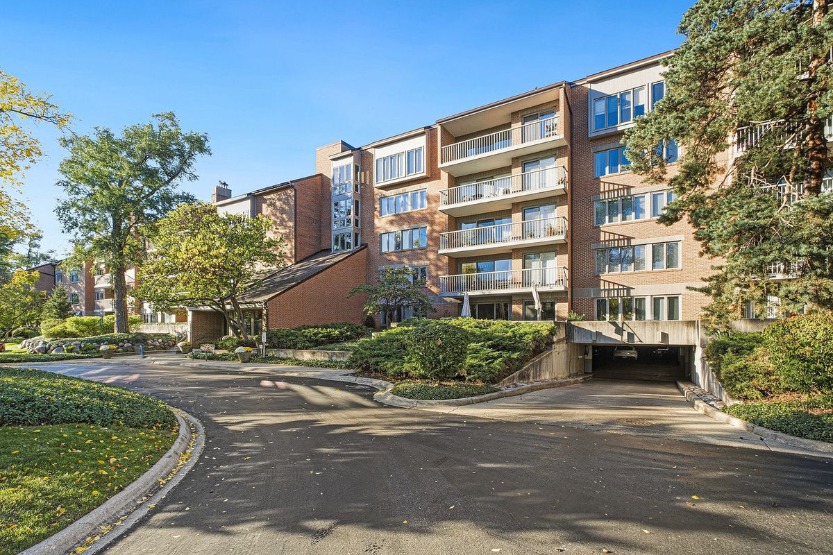 44 Park Lane, Park Ridge, IL 60068