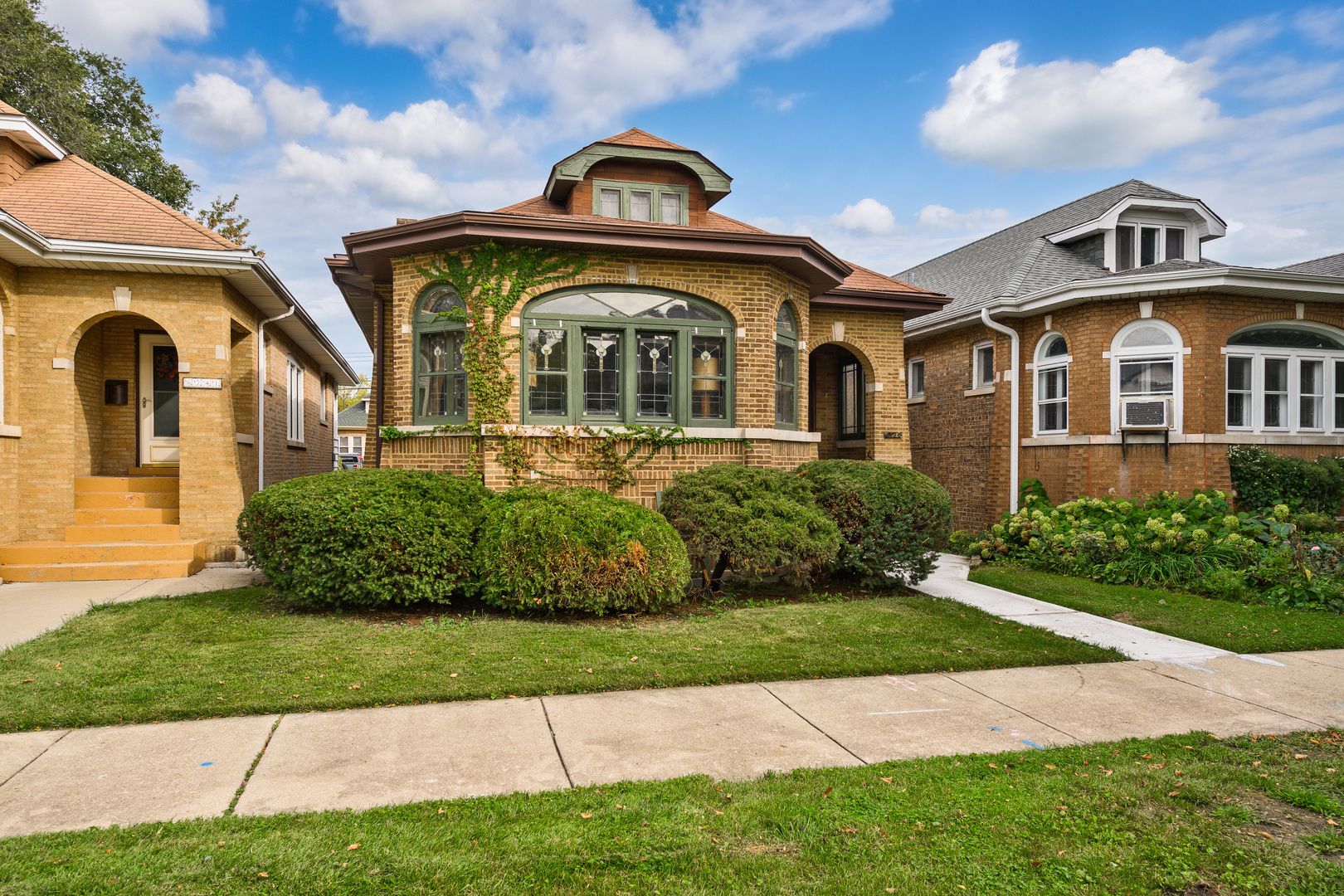 6739 N Rockwell Street — Chicago, IL 60645