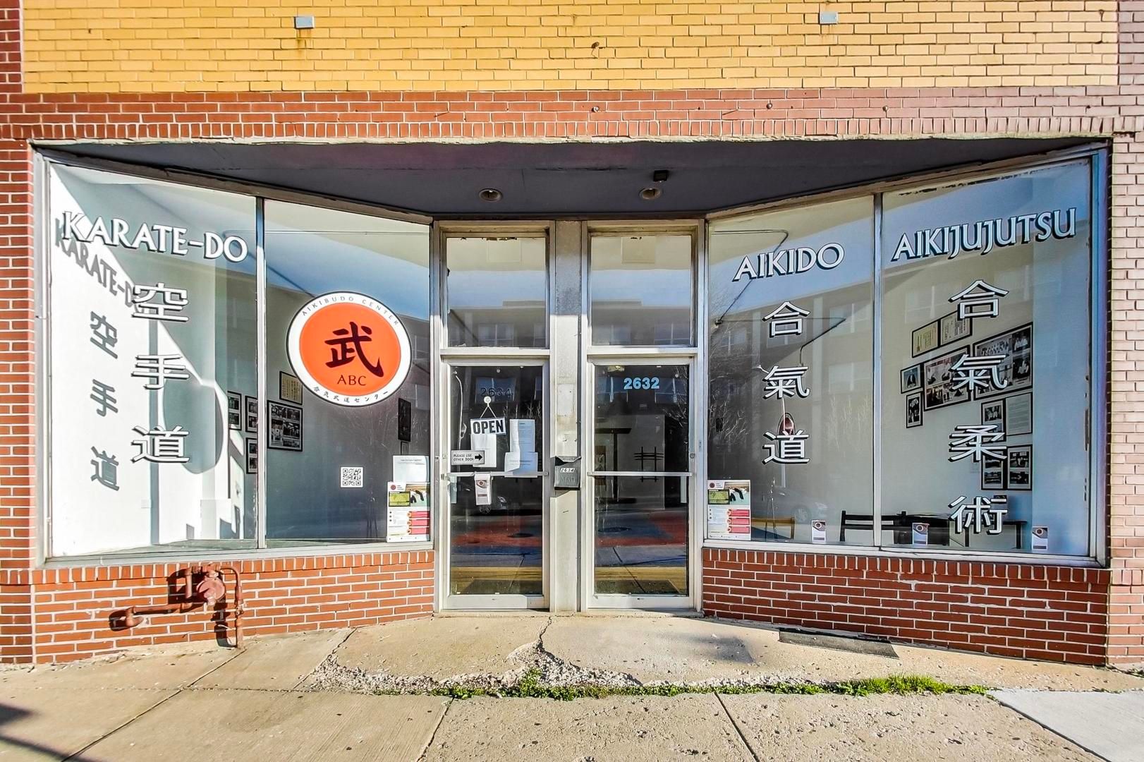 2632 W Touhy Avenue — Chicago, IL 60645
