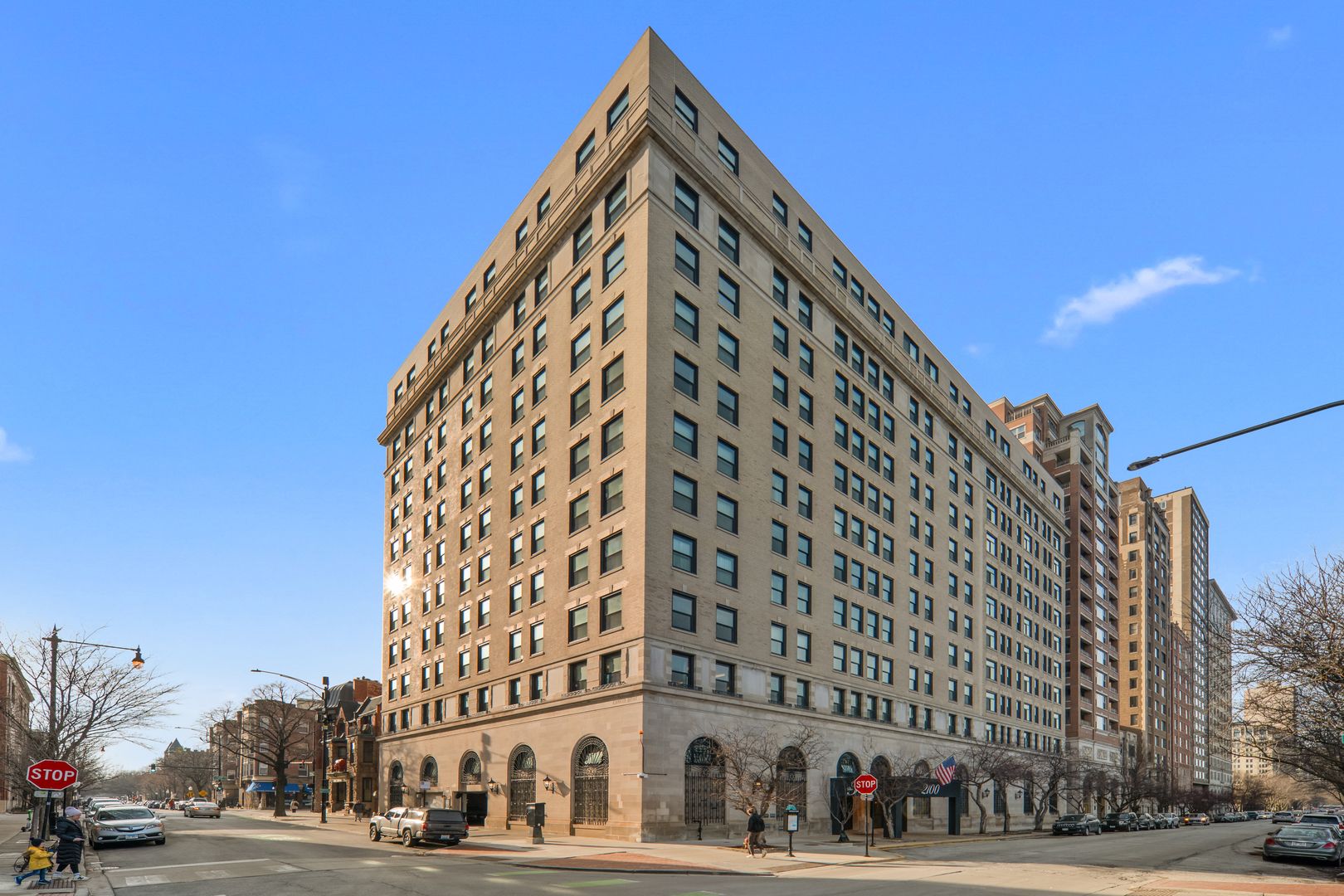 2100 N Lincoln Park West #8DN — Chicago, IL 60614