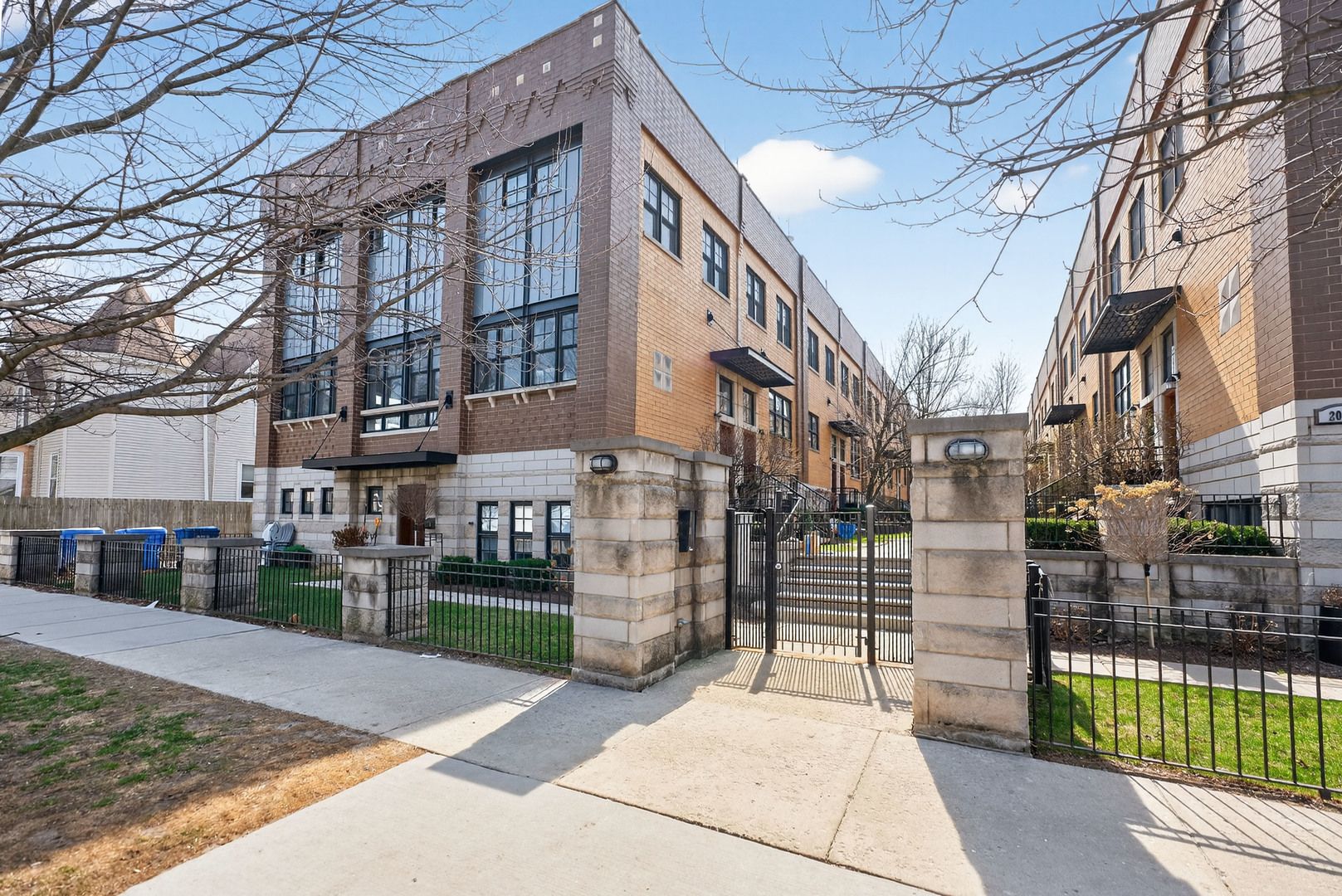 2060 N Stave Street #2 — Chicago, IL 60647