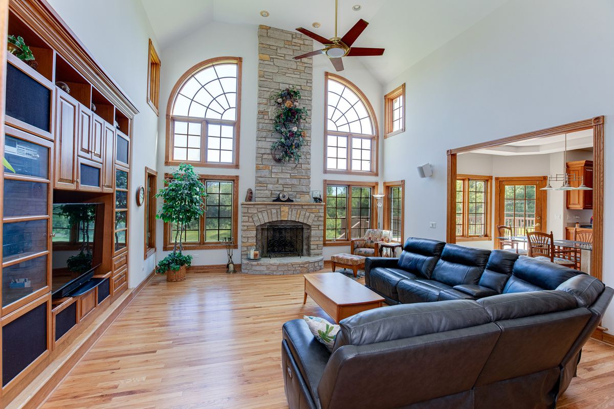 4N365 Saint Andrews Trace Lane, West Chicago, IL 60185