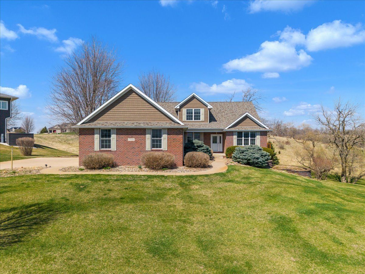 27090 238th Street — Leclaire, IA 52753