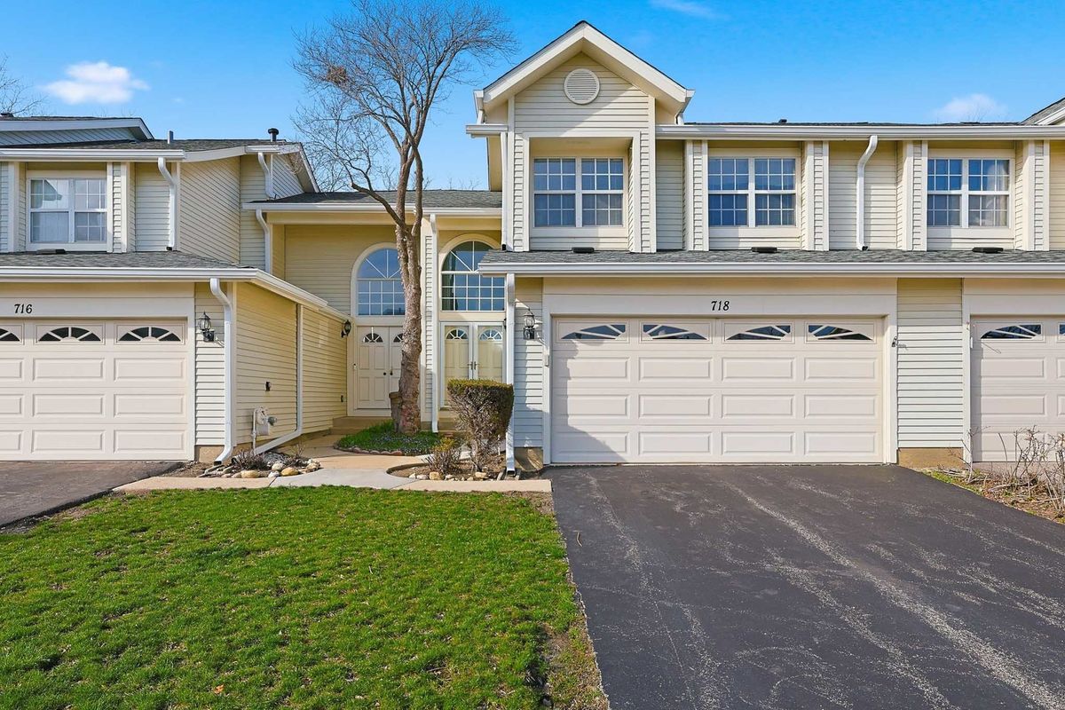 718 Sturnbridge Lane, Schaumburg, IL 60173