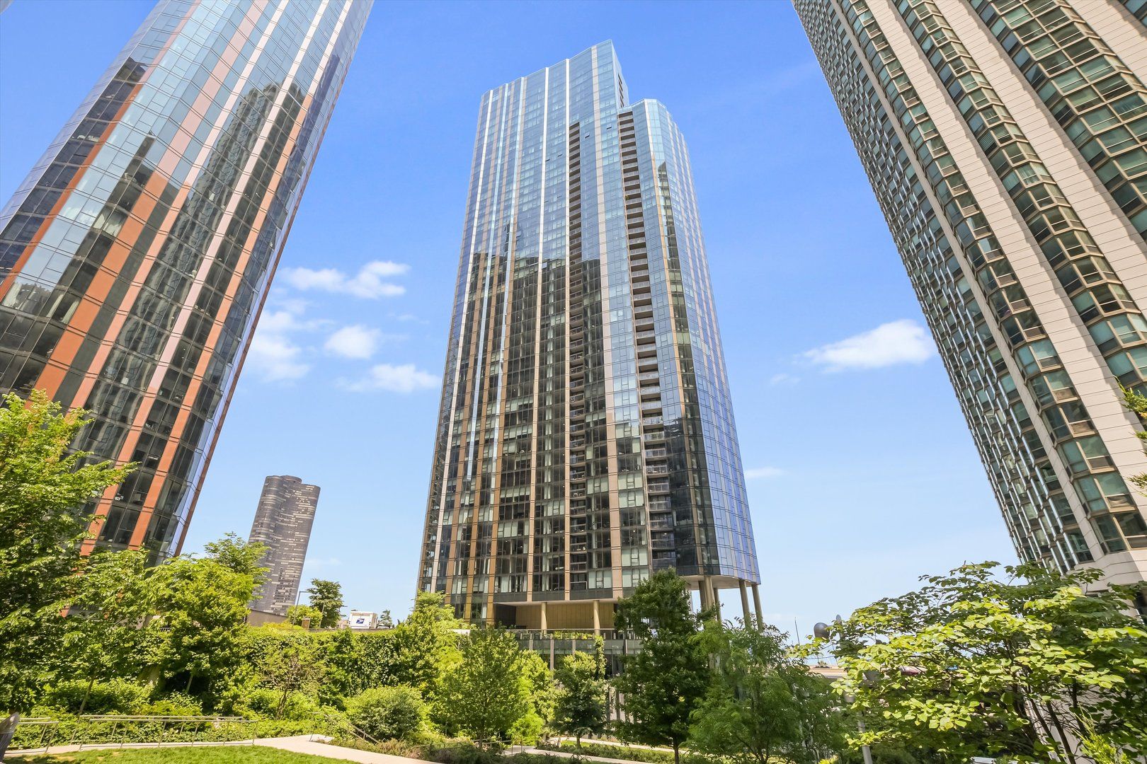211 N Harbor Drive #4107 — Chicago, IL 60601