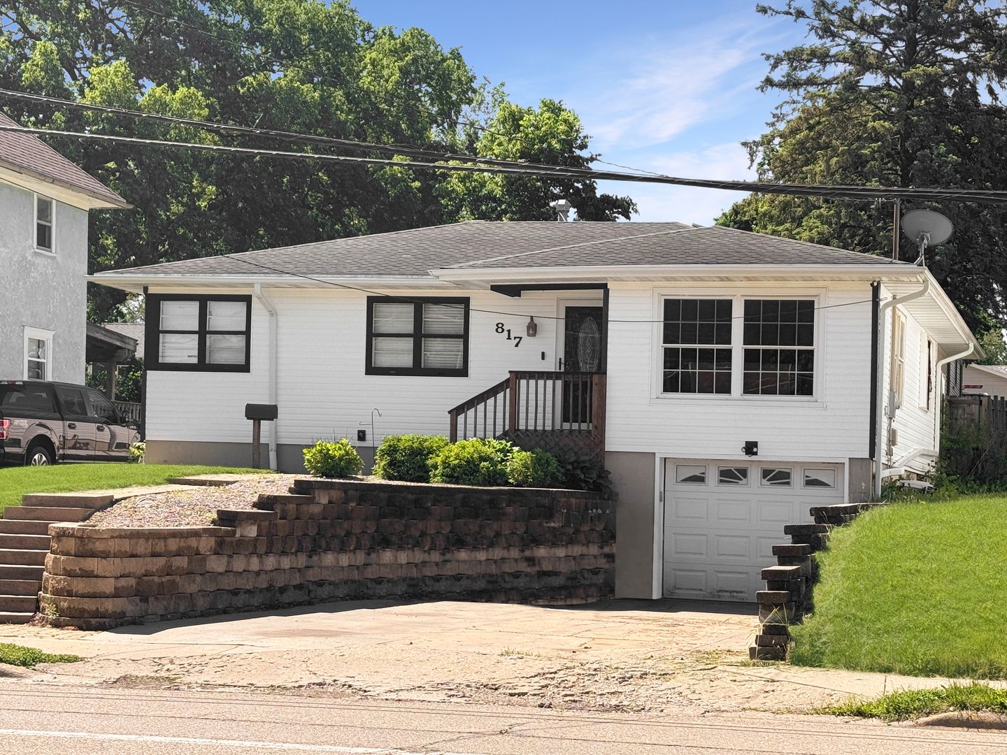817 W Empire Street — Freeport, IL 61032