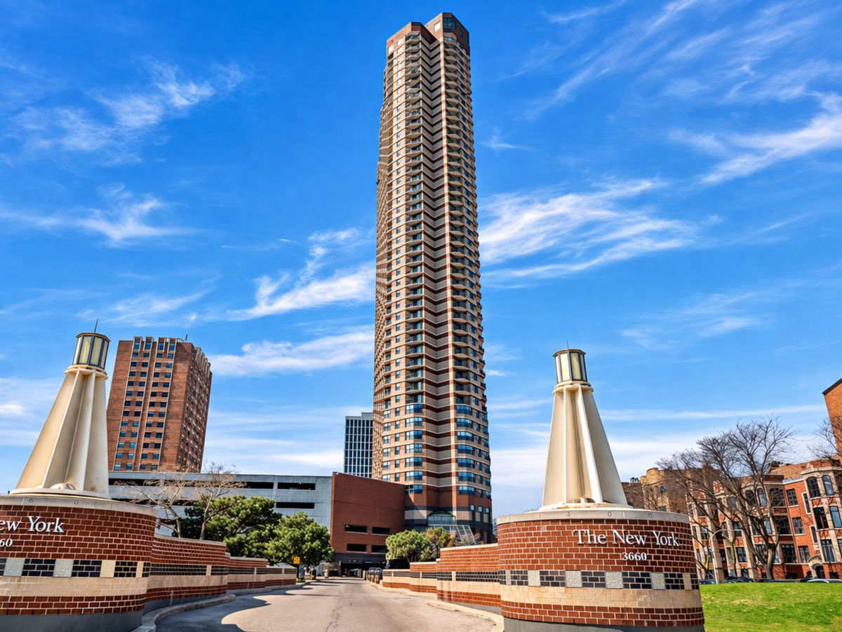 3660 LAKE SHORE Drive, Chicago, IL 60613