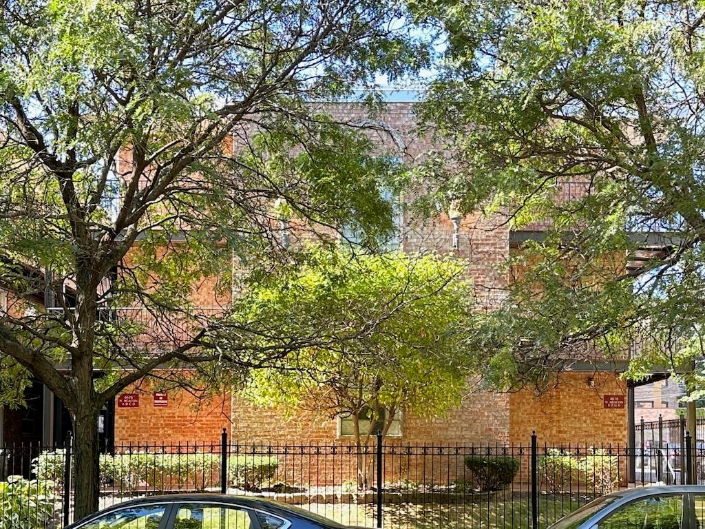 4616 N Beacon Street #3H — Chicago, IL 60640
