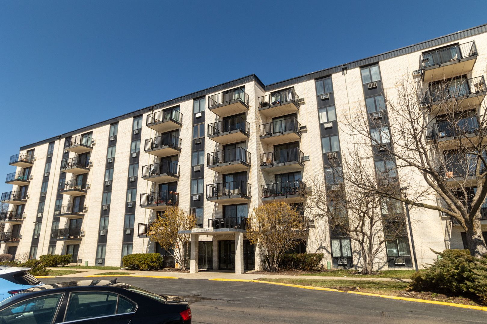 9128 W Terrace Drive #6L — Niles, IL 60714