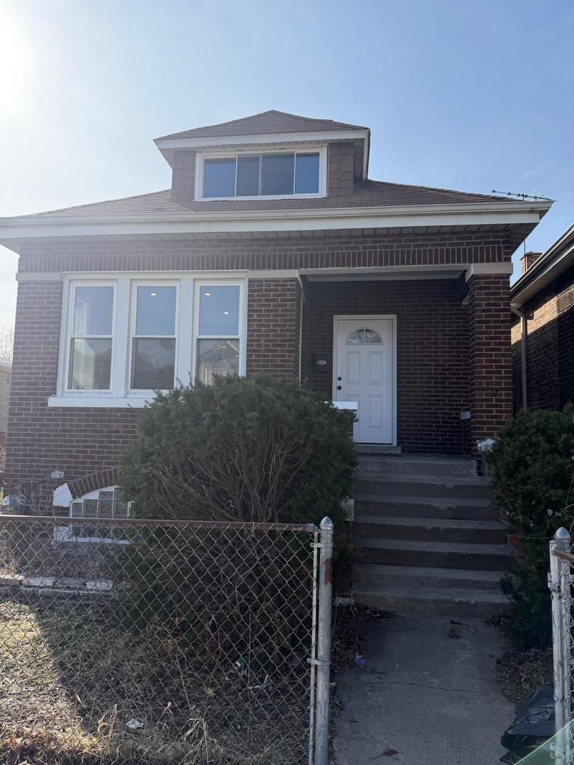 10426 S Calhoun Avenue — Chicago, IL 60617