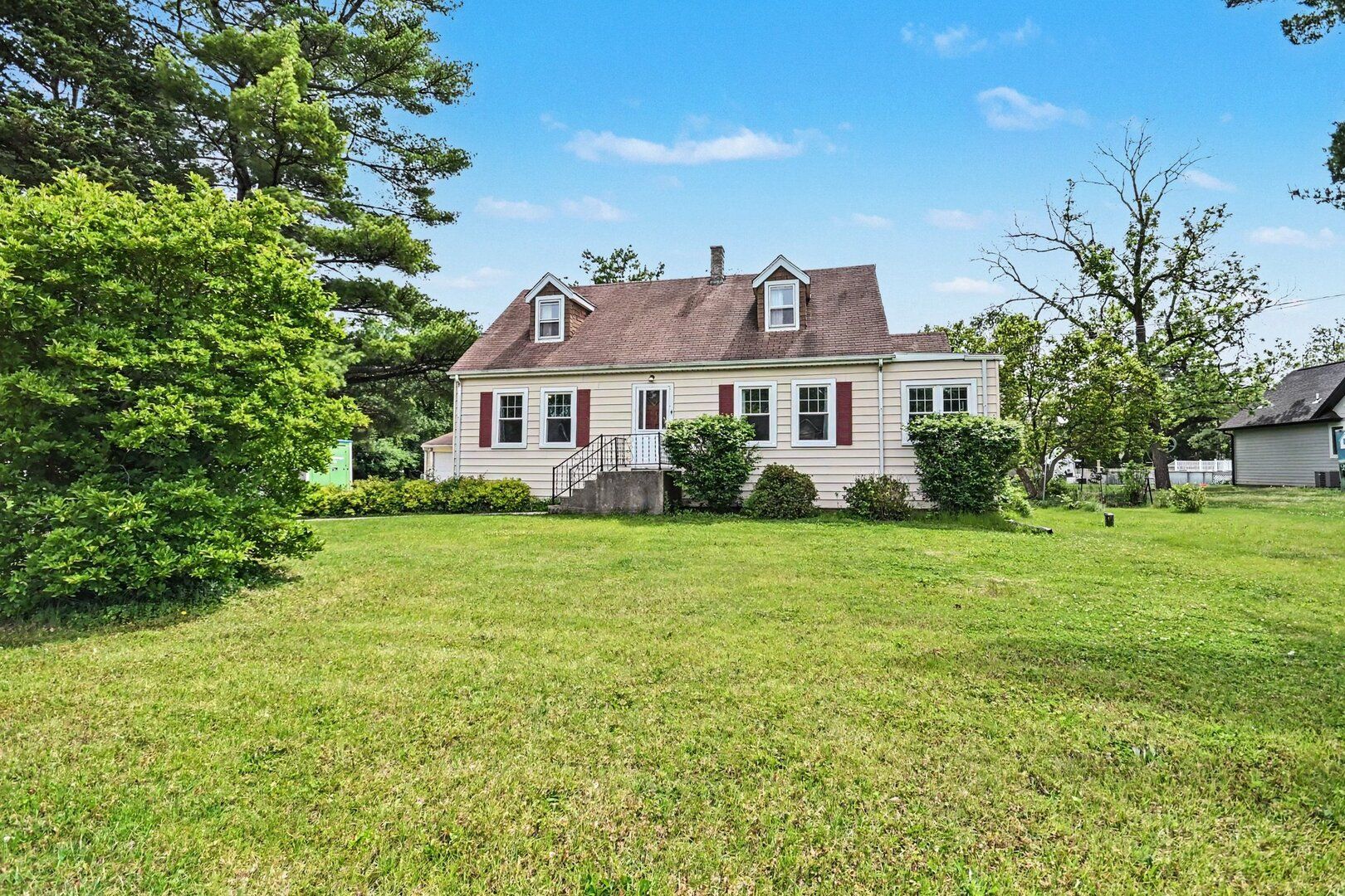 8901 Elm Avenue — Burr Ridge, IL 60527