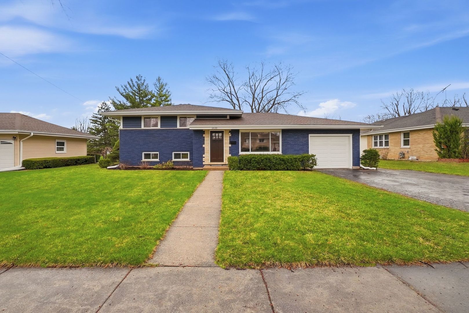 1430 E Emmerson Lane — Mount Prospect, IL 60056