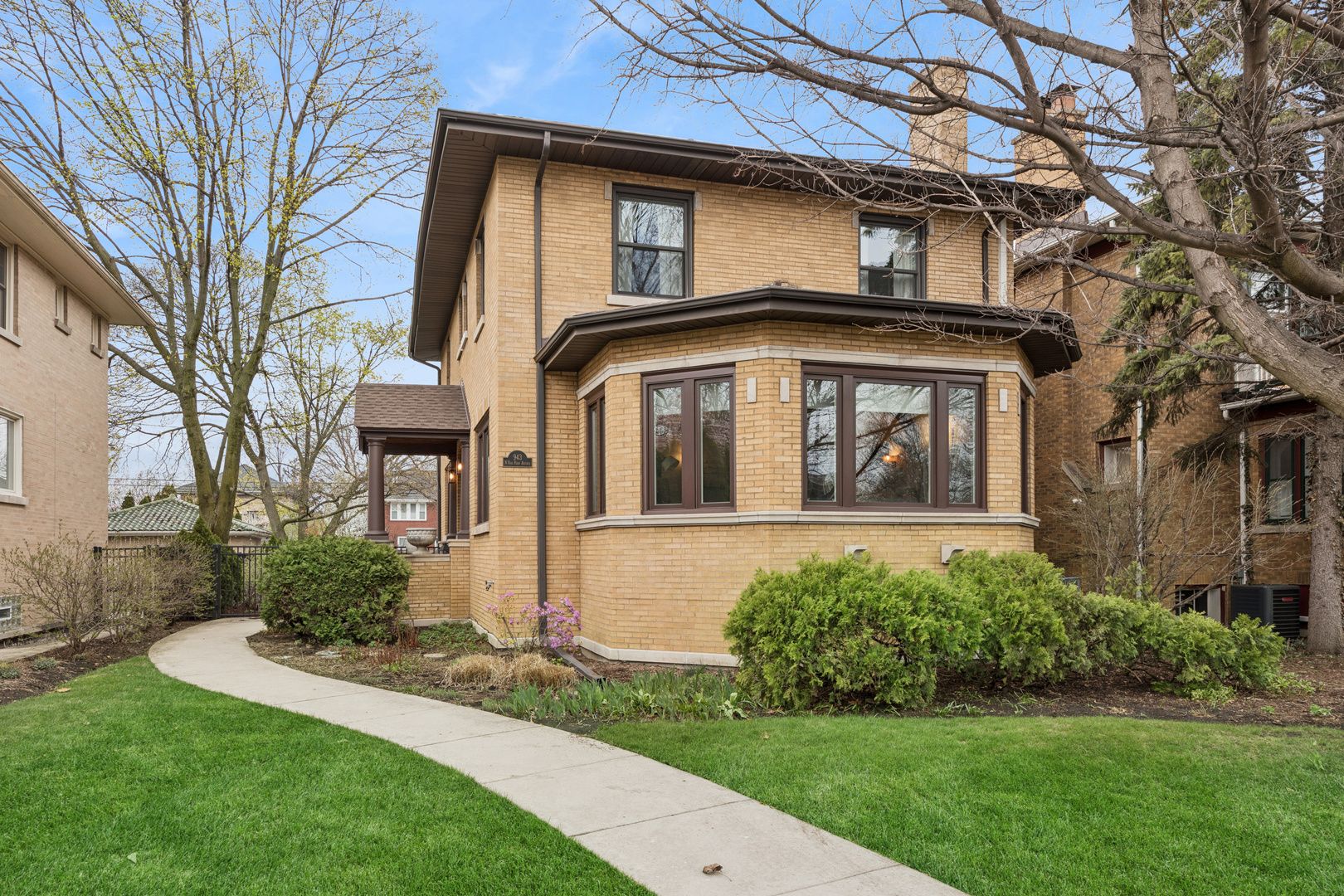 943 N Oak Park Avenue — Oak Park, IL 60302
