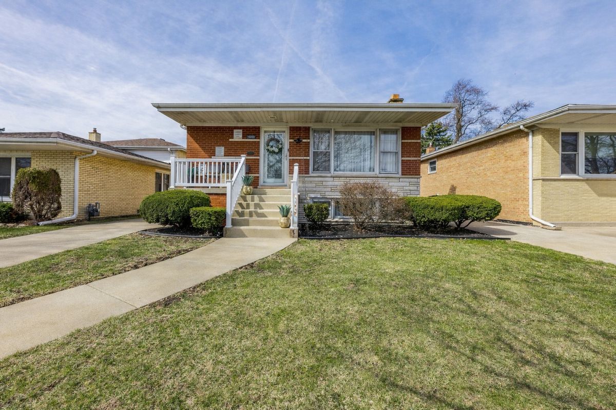 9220 Avers Avenue, Evergreen Park, IL 60805