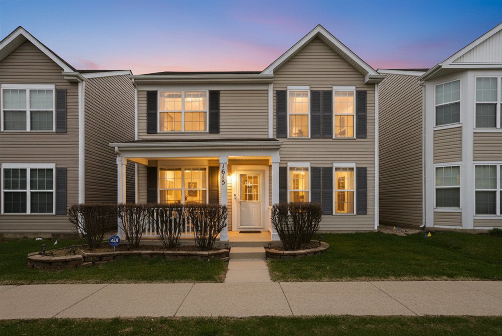 1615 Victoria Park Circle — Aurora, IL 60504