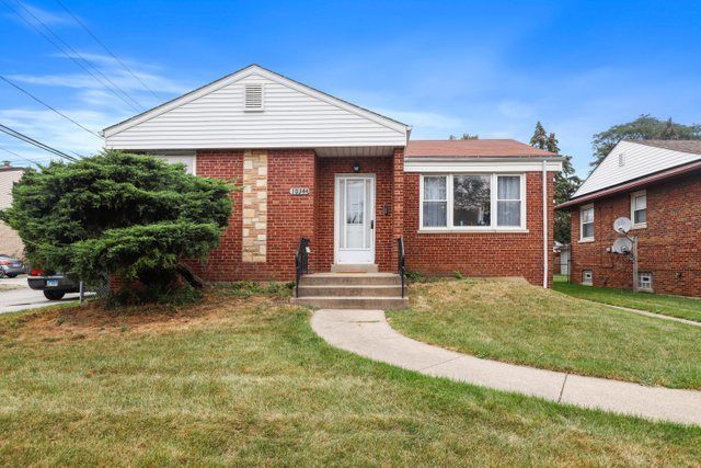 10344 Kent Street — Westchester, IL 60154