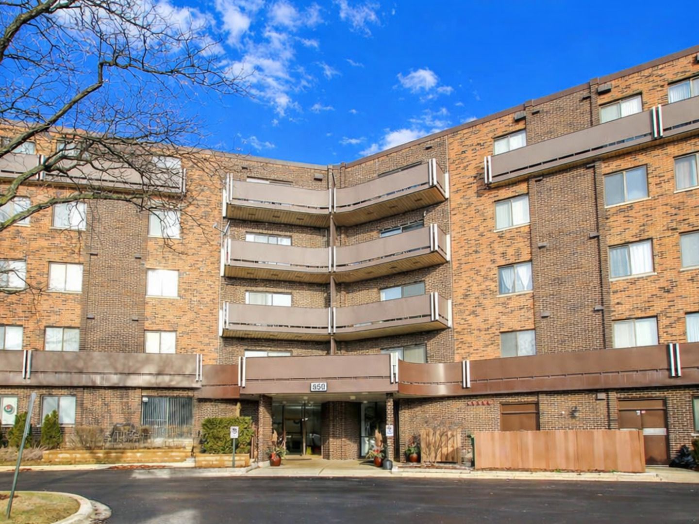 850 Wellington Avenue #403 — Elk Grove Village, IL 60007