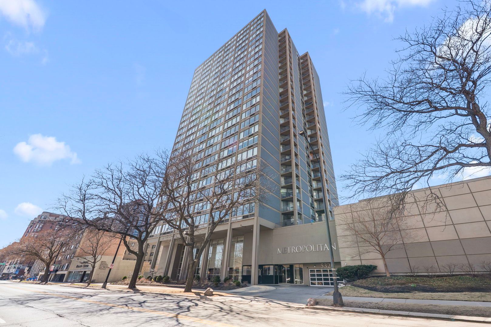5320 N Sheridan Road #2201 — Chicago, IL 60640