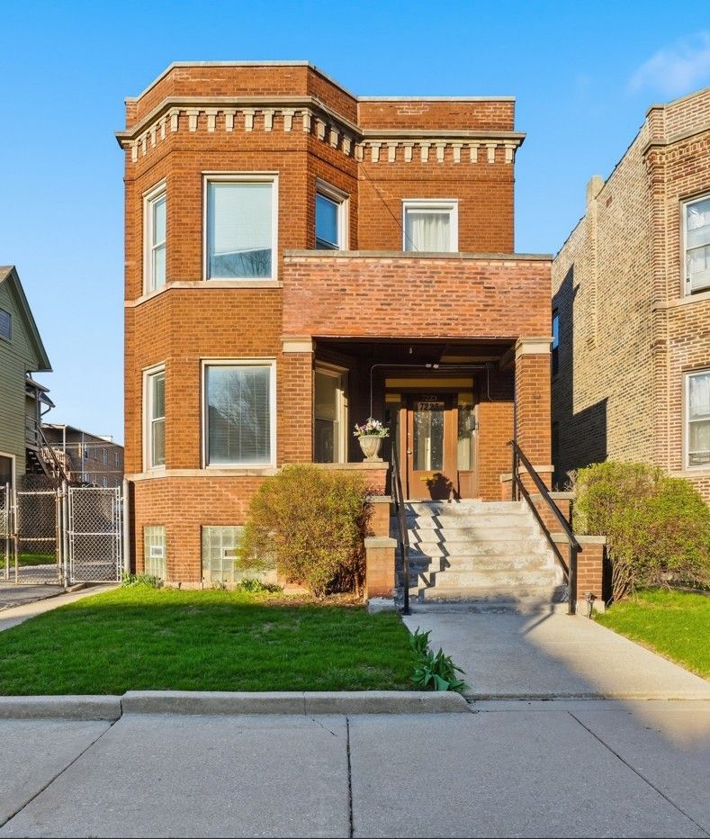 7223 S Coles Avenue — Chicago, IL 60649