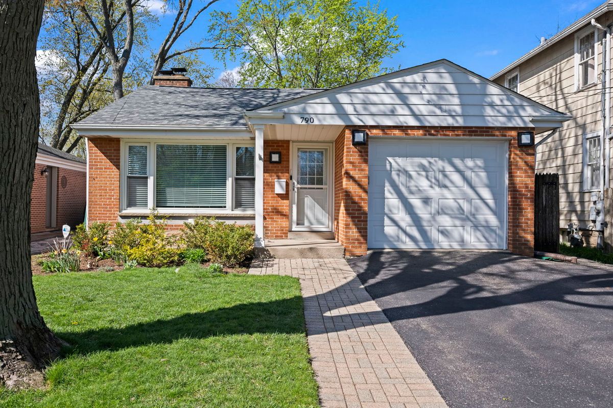 790 Pleasant Avenue, Highland Park, IL 60035