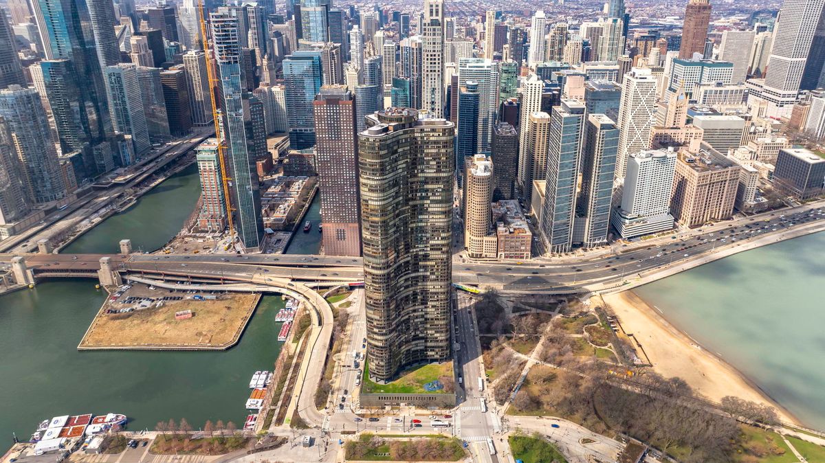 505 Lake Shore Drive, Chicago, IL 60611