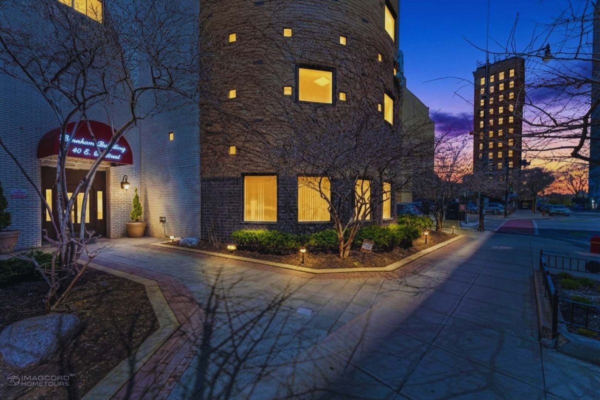 40 9TH Street, Chicago, IL 60605