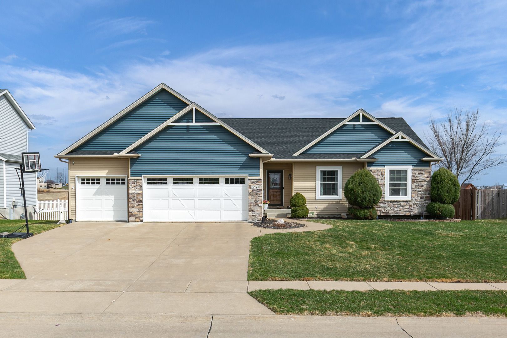 6521 FRIENDSHIP Path — Bettendorf, IA 52722