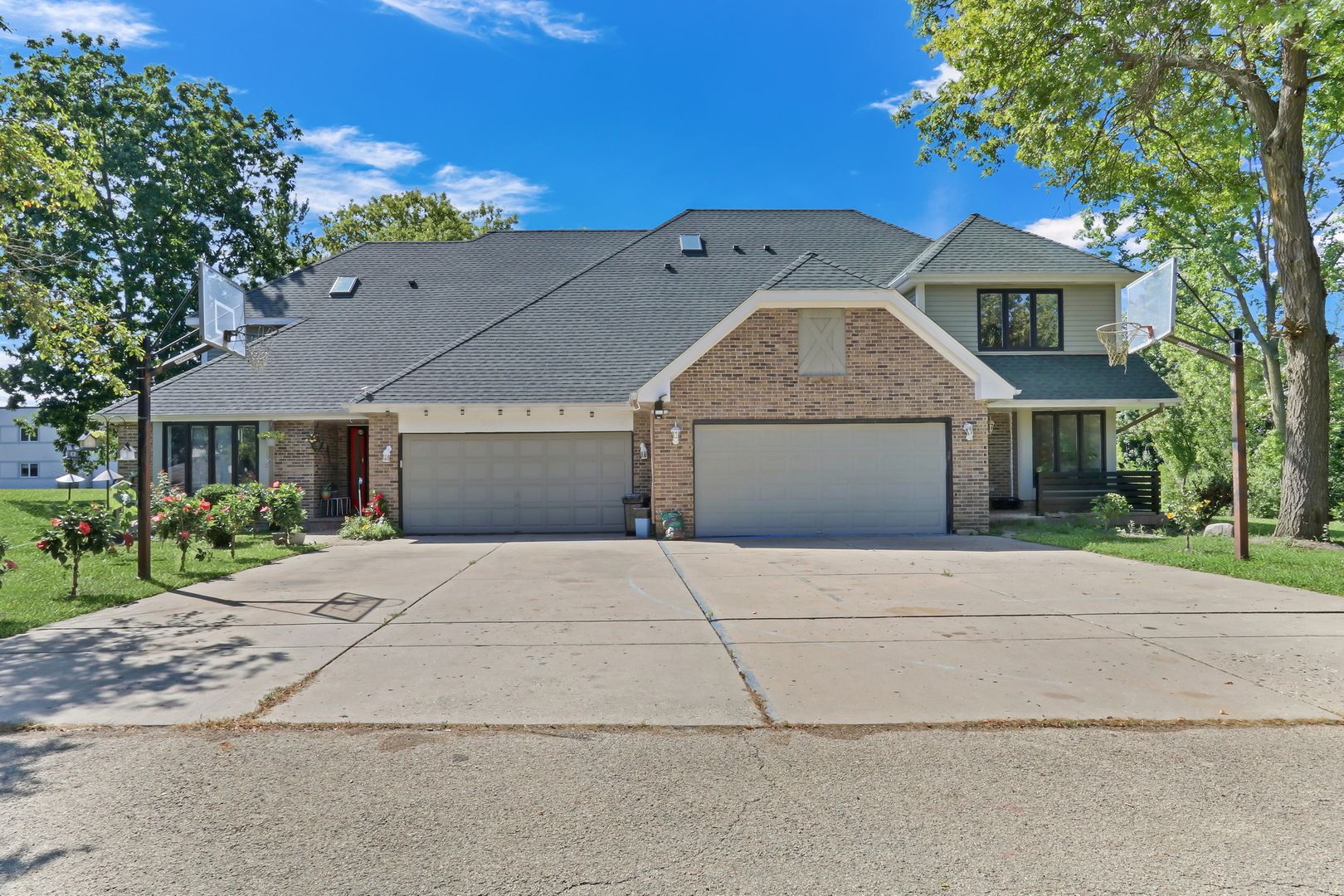 3947 Blackstone Avenue — Gurnee, IL 60031