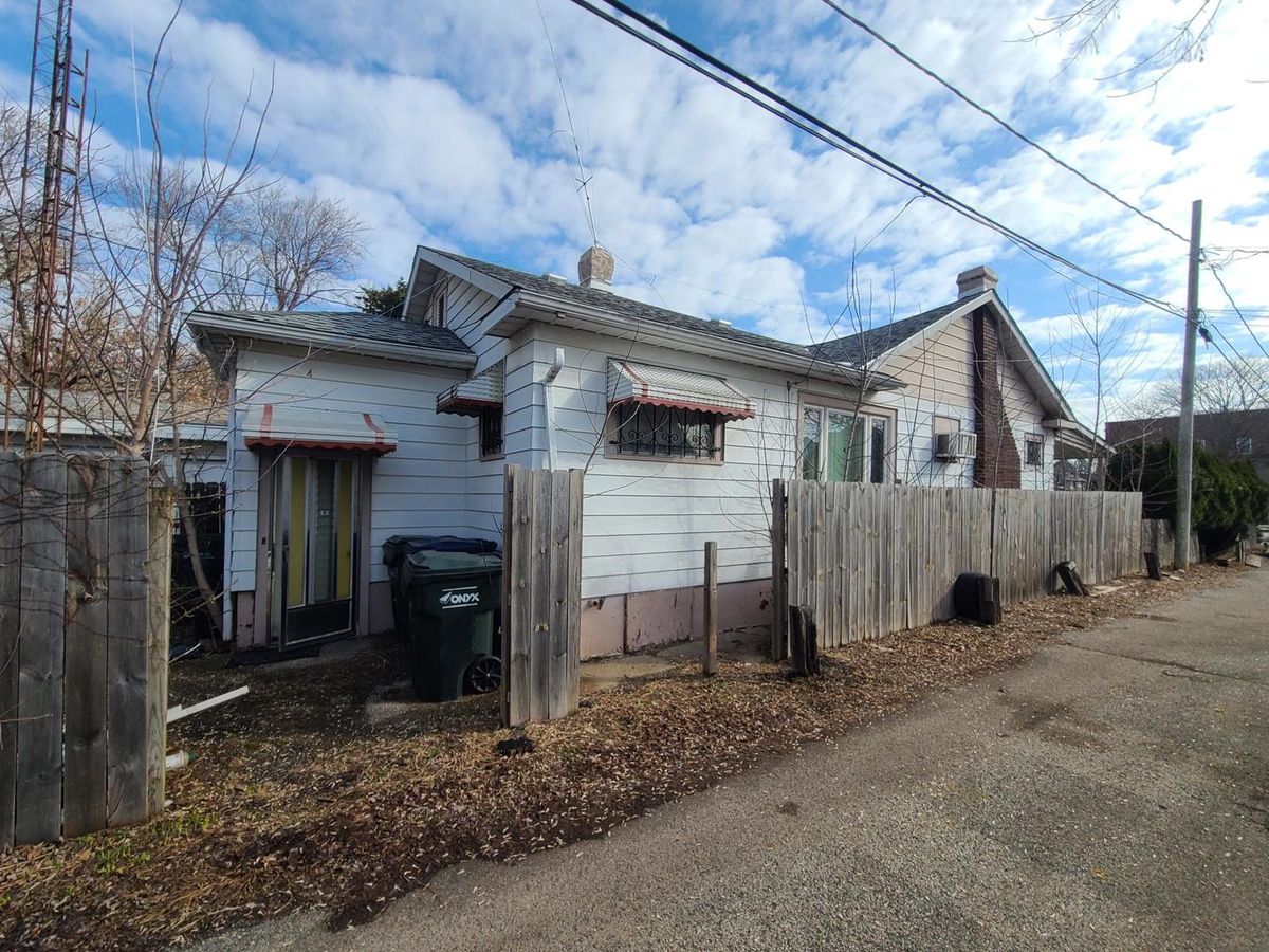 1834 Victoria Avenue, North Chicago, IL 60064