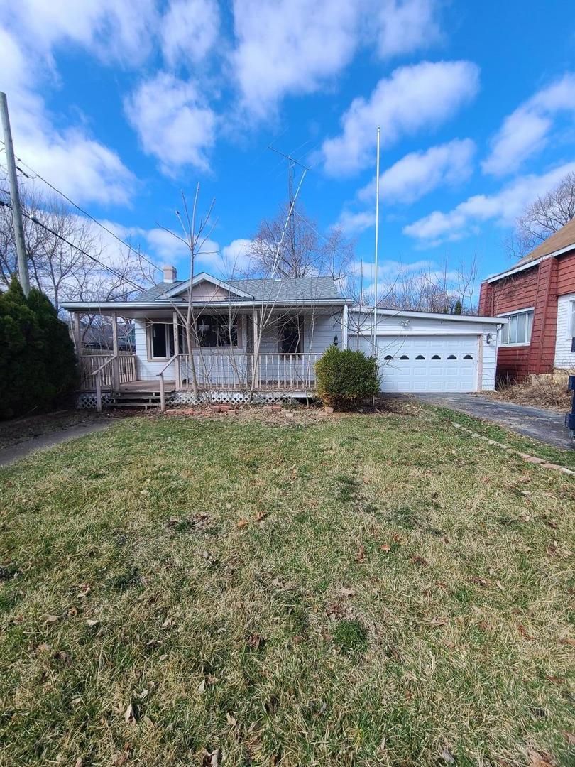 1834 Victoria Avenue — North Chicago, IL 60064